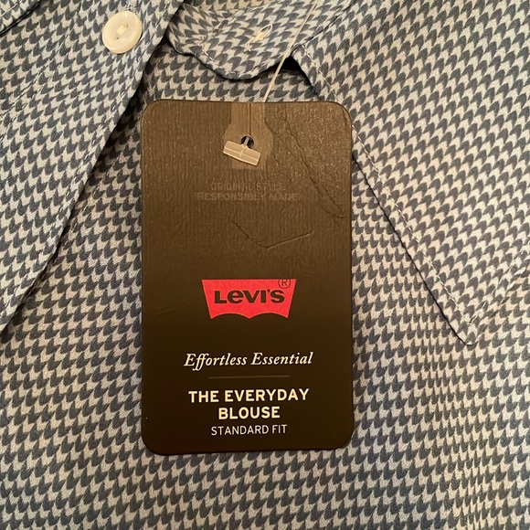Levi’s Woman’s Everyday Blouse Medium Blue NWT - Picture 4 of 8